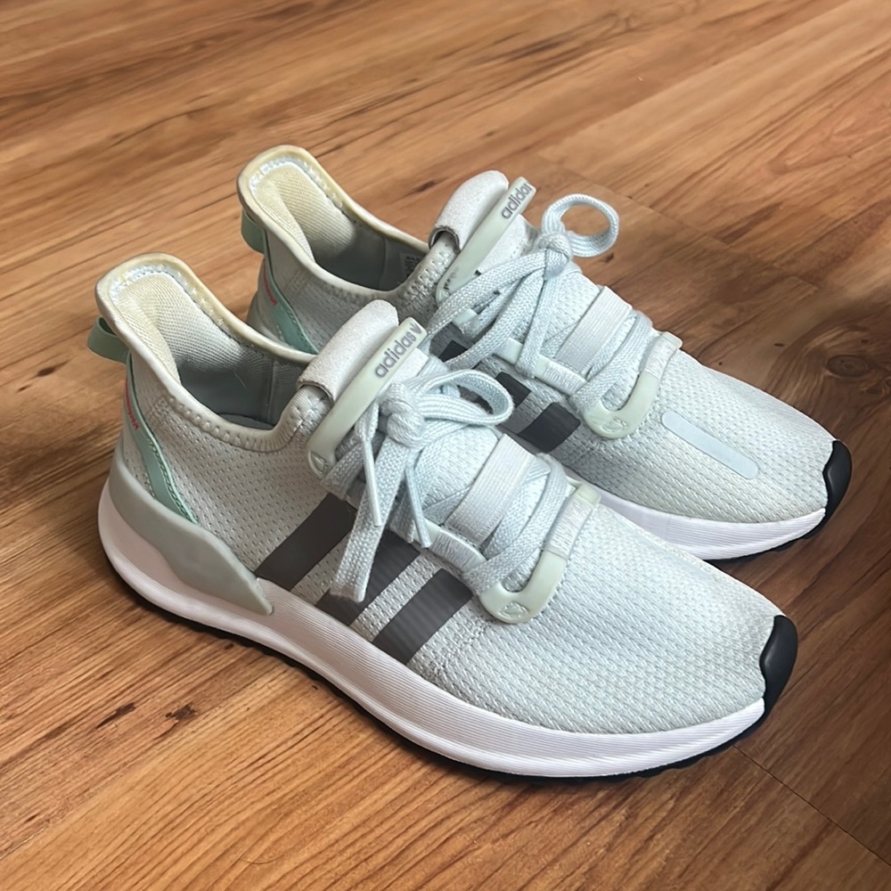 Adidas Sneakers